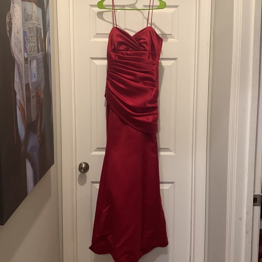 Davids Bridal Style D18293 | Size 4 | Color: Apple | Great Condition